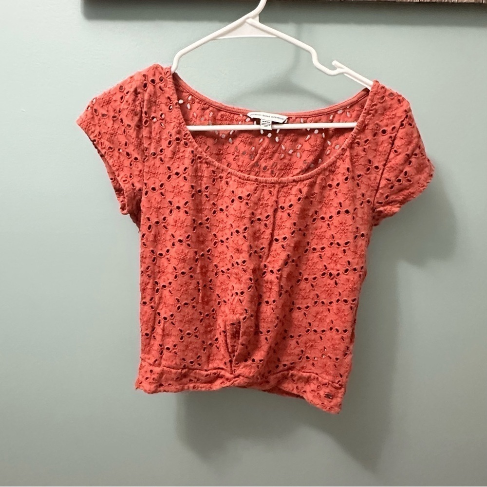 Flowered Cut Out Short Sleeve Shirt small American Eagle Outfitters
